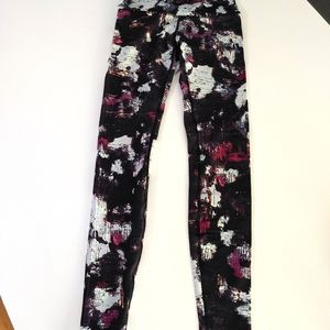 Lululemon size 6 Cara blossom Wunder Unders